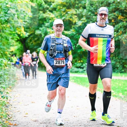 12.10.2025 - Bramfelder Halbmarathon 2025 Dr. Thomas Lammeyer http://msf.ph/oto/9355100 12.10.2025 10:52:41 Laufen 2879 meine-sportfotos.de