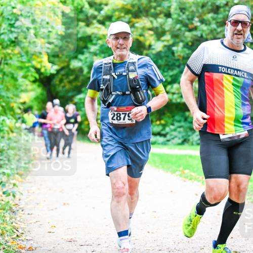 12.10.2025 - Bramfelder Halbmarathon 2025 Dr. Thomas Lammeyer http://msf.ph/oto/9355102 12.10.2025 10:52:41 Laufen 2879 meine-sportfotos.de