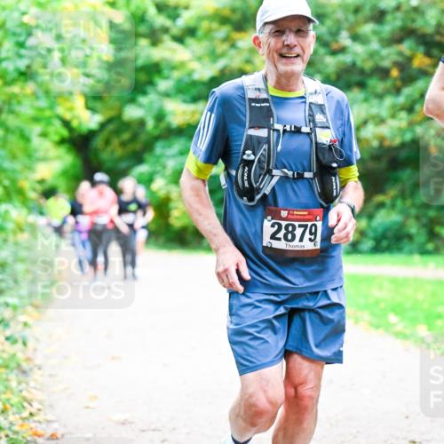 12.10.2025 - Bramfelder Halbmarathon 2025 Dr. Thomas Lammeyer http://msf.ph/oto/9355106 12.10.2025 10:52:42 Laufen 34, 2879 meine-sportfotos.de