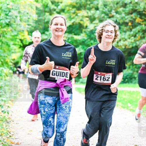 12.10.2025 - Bramfelder Halbmarathon 2025 Dr. Thomas Lammeyer http://msf.ph/oto/9355148 12.10.2025 10:52:49 Laufen 2716, 137, 138, 2162 meine-sportfotos.de