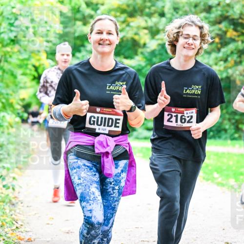 12.10.2025 - Bramfelder Halbmarathon 2025 Dr. Thomas Lammeyer http://msf.ph/oto/9355149 12.10.2025 10:52:49 Laufen 34, 137, 4, 138, 2162, 2716 meine-sportfotos.de