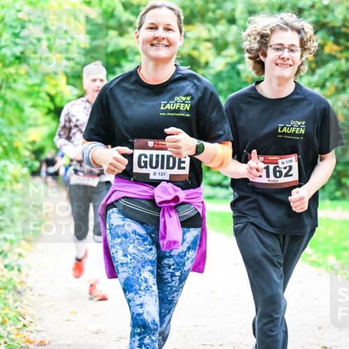 12.10.2025 - Bramfelder Halbmarathon 2025 Dr. Thomas Lammeyer http://msf.ph/oto/9355150 12.10.2025 10:52:49 Laufen 34, 137, 34, 138, 162, 2716 meine-sportfotos.de