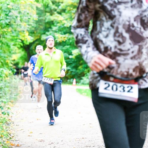 12.10.2025 - Bramfelder Halbmarathon 2025 Dr. Thomas Lammeyer http://msf.ph/oto/9355157 12.10.2025 10:52:52 Laufen 2032, 2778 meine-sportfotos.de