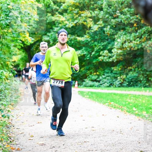 12.10.2025 - Bramfelder Halbmarathon 2025 Dr. Thomas Lammeyer http://msf.ph/oto/9355160 12.10.2025 10:52:52 Laufen 2778 meine-sportfotos.de