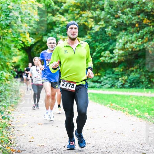 12.10.2025 - Bramfelder Halbmarathon 2025 Dr. Thomas Lammeyer http://msf.ph/oto/9355163 12.10.2025 10:52:52 Laufen 2778 meine-sportfotos.de