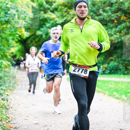 12.10.2025 - Bramfelder Halbmarathon 2025 Dr. Thomas Lammeyer http://msf.ph/oto/9355167 12.10.2025 10:52:53 Laufen 2778 meine-sportfotos.de