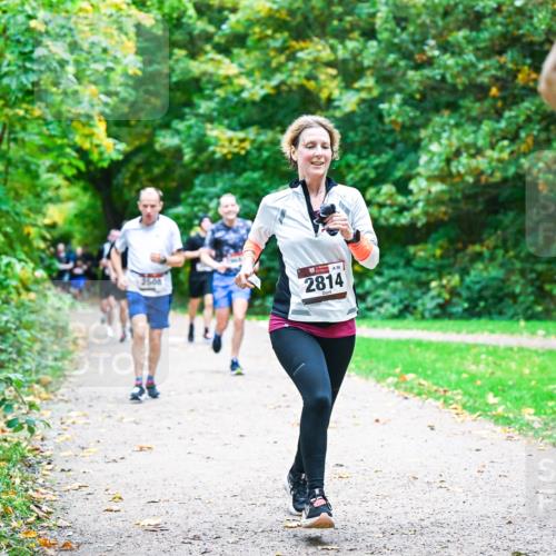 12.10.2025 - Bramfelder Halbmarathon 2025 Dr. Thomas Lammeyer http://msf.ph/oto/9355178 12.10.2025 10:52:55 Laufen 2508, 56, 2814 meine-sportfotos.de