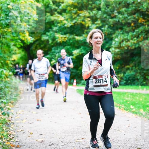 12.10.2025 - Bramfelder Halbmarathon 2025 Dr. Thomas Lammeyer http://msf.ph/oto/9355180 12.10.2025 10:52:55 Laufen 56, 2814 meine-sportfotos.de