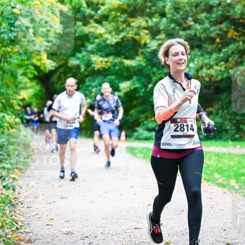 12.10.2025 - Bramfelder Halbmarathon 2025 Dr. Thomas Lammeyer http://msf.ph/oto/9355181 12.10.2025 10:52:55 Laufen 56, 2814 meine-sportfotos.de