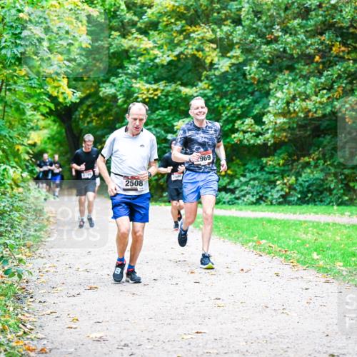 12.10.2025 - Bramfelder Halbmarathon 2025 Dr. Thomas Lammeyer http://msf.ph/oto/9355187 12.10.2025 10:52:56 Laufen 2766, 2508, 3680, 2969 meine-sportfotos.de