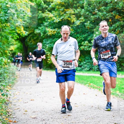 12.10.2025 - Bramfelder Halbmarathon 2025 Dr. Thomas Lammeyer http://msf.ph/oto/9355195 12.10.2025 10:52:57 Laufen 2508, 2969, 83 meine-sportfotos.de