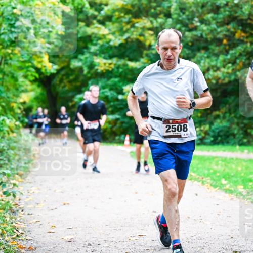 12.10.2025 - Bramfelder Halbmarathon 2025 Dr. Thomas Lammeyer http://msf.ph/oto/9355199 12.10.2025 10:52:58 Laufen 2508, 10, 2969, 83 meine-sportfotos.de