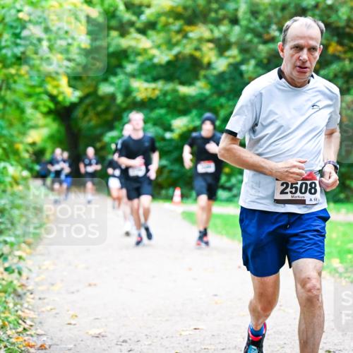 12.10.2025 - Bramfelder Halbmarathon 2025 Dr. Thomas Lammeyer http://msf.ph/oto/9355202 12.10.2025 10:52:58 Laufen 2508, 10 meine-sportfotos.de