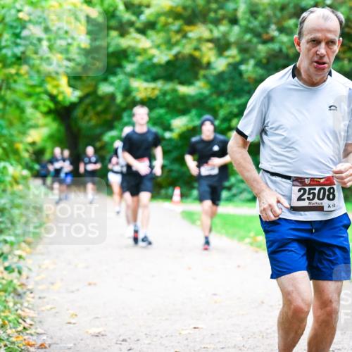 12.10.2025 - Bramfelder Halbmarathon 2025 Dr. Thomas Lammeyer http://msf.ph/oto/9355203 12.10.2025 10:52:59 Laufen 2508, 10 meine-sportfotos.de