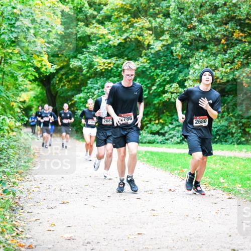 12.10.2025 - Bramfelder Halbmarathon 2025 Dr. Thomas Lammeyer http://msf.ph/oto/9355210 12.10.2025 10:53:00 Laufen 2384, 2687, 2786, 2680 meine-sportfotos.de