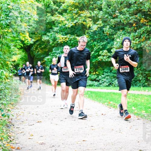 12.10.2025 - Bramfelder Halbmarathon 2025 Dr. Thomas Lammeyer http://msf.ph/oto/9355211 12.10.2025 10:53:00 Laufen 2687, 2786, 2680 meine-sportfotos.de