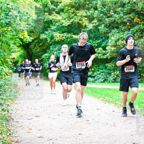 12.10.2025 - Bramfelder Halbmarathon 2025 Dr. Thomas Lammeyer http://msf.ph/oto/9355213 12.10.2025 10:53:00 Laufen 2786, 2384, 2687, 2680 meine-sportfotos.de