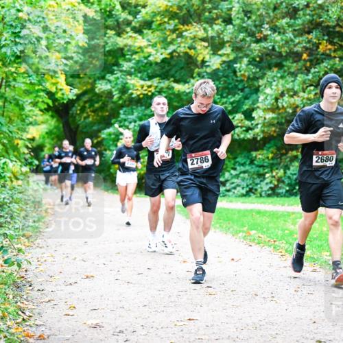 12.10.2025 - Bramfelder Halbmarathon 2025 Dr. Thomas Lammeyer http://msf.ph/oto/9355214 12.10.2025 10:53:00 Laufen 23842, 2786, 70, 2680 meine-sportfotos.de