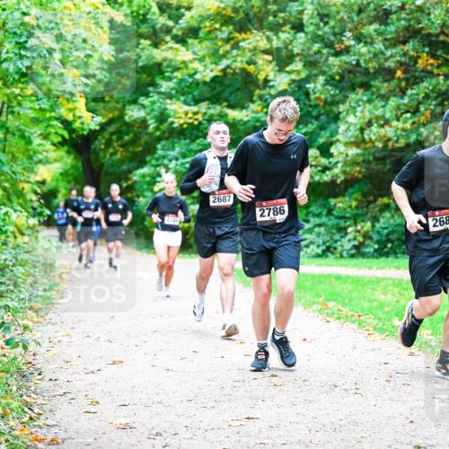 12.10.2025 - Bramfelder Halbmarathon 2025 Dr. Thomas Lammeyer http://msf.ph/oto/9355215 12.10.2025 10:53:00 Laufen 2364, 2687, 2786, 2680 meine-sportfotos.de