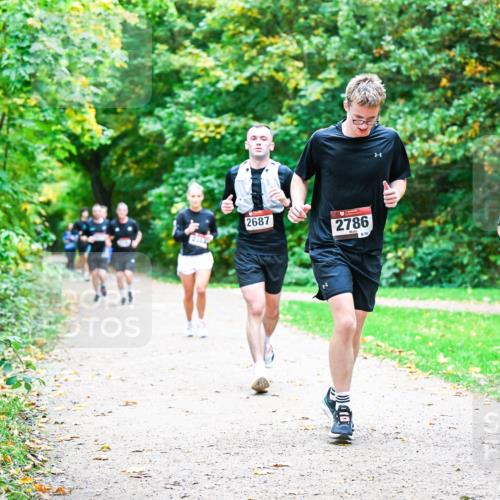 12.10.2025 - Bramfelder Halbmarathon 2025 Dr. Thomas Lammeyer http://msf.ph/oto/9355218 12.10.2025 10:53:01 Laufen 2687, 2786, 2680, 69 meine-sportfotos.de