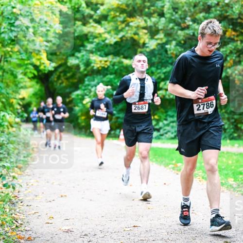 12.10.2025 - Bramfelder Halbmarathon 2025 Dr. Thomas Lammeyer http://msf.ph/oto/9355221 12.10.2025 10:53:01 Laufen 2687, 2786 meine-sportfotos.de