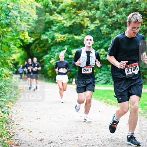 12.10.2025 - Bramfelder Halbmarathon 2025 Dr. Thomas Lammeyer http://msf.ph/oto/9355222 12.10.2025 10:53:01 Laufen 2687, 2786 meine-sportfotos.de
