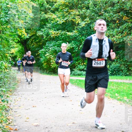 12.10.2025 - Bramfelder Halbmarathon 2025 Dr. Thomas Lammeyer http://msf.ph/oto/9355226 12.10.2025 10:53:02 Laufen 2687, 2384 meine-sportfotos.de