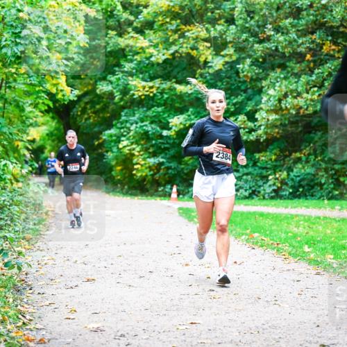 12.10.2025 - Bramfelder Halbmarathon 2025 Dr. Thomas Lammeyer http://msf.ph/oto/9355231 12.10.2025 10:53:03 Laufen 2246, 2687, 2384 meine-sportfotos.de