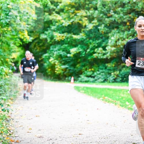 12.10.2025 - Bramfelder Halbmarathon 2025 Dr. Thomas Lammeyer http://msf.ph/oto/9355239 12.10.2025 10:53:04 Laufen 2384 meine-sportfotos.de