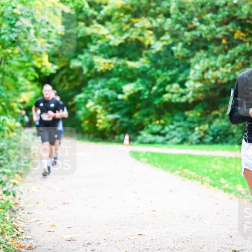 12.10.2025 - Bramfelder Halbmarathon 2025 Dr. Thomas Lammeyer http://msf.ph/oto/9355240 12.10.2025 10:53:04 Laufen 2384 meine-sportfotos.de