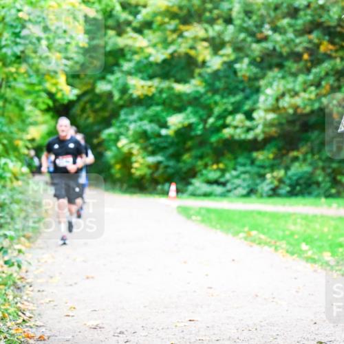 12.10.2025 - Bramfelder Halbmarathon 2025 Dr. Thomas Lammeyer http://msf.ph/oto/9355241 12.10.2025 10:53:04 Laufen 2384 meine-sportfotos.de