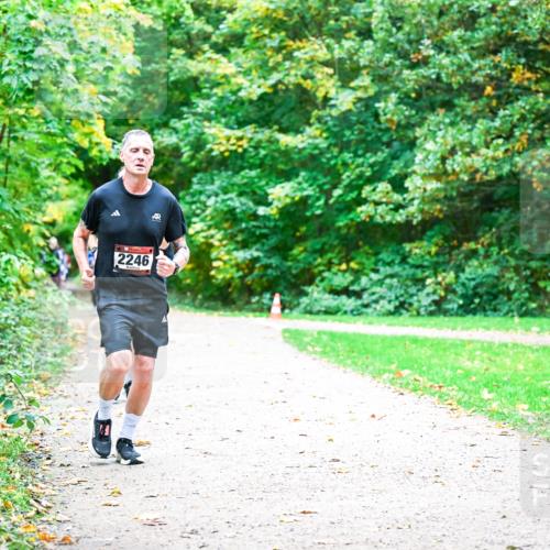 12.10.2025 - Bramfelder Halbmarathon 2025 Dr. Thomas Lammeyer http://msf.ph/oto/9355251 12.10.2025 10:53:06 Laufen 2246 meine-sportfotos.de