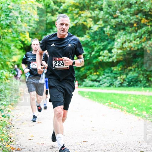 12.10.2025 - Bramfelder Halbmarathon 2025 Dr. Thomas Lammeyer http://msf.ph/oto/9355258 12.10.2025 10:53:07 Laufen 25, 224 meine-sportfotos.de