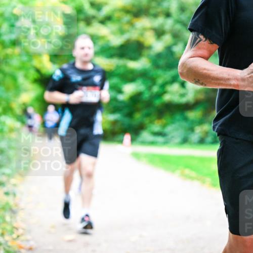 12.10.2025 - Bramfelder Halbmarathon 2025 Dr. Thomas Lammeyer http://msf.ph/oto/9355264 12.10.2025 10:53:08 Laufen 34, 2246 meine-sportfotos.de