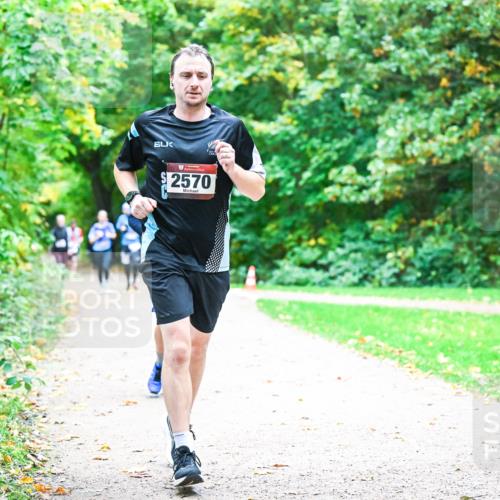 12.10.2025 - Bramfelder Halbmarathon 2025 Dr. Thomas Lammeyer http://msf.ph/oto/9355265 12.10.2025 10:53:09 Laufen 2570 meine-sportfotos.de