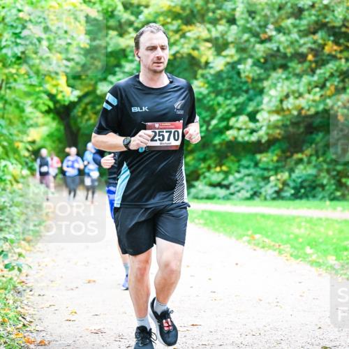 12.10.2025 - Bramfelder Halbmarathon 2025 Dr. Thomas Lammeyer http://msf.ph/oto/9355267 12.10.2025 10:53:09 Laufen 2570 meine-sportfotos.de