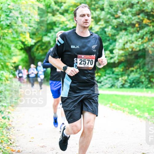 12.10.2025 - Bramfelder Halbmarathon 2025 Dr. Thomas Lammeyer http://msf.ph/oto/9355269 12.10.2025 10:53:09 Laufen 2570 meine-sportfotos.de
