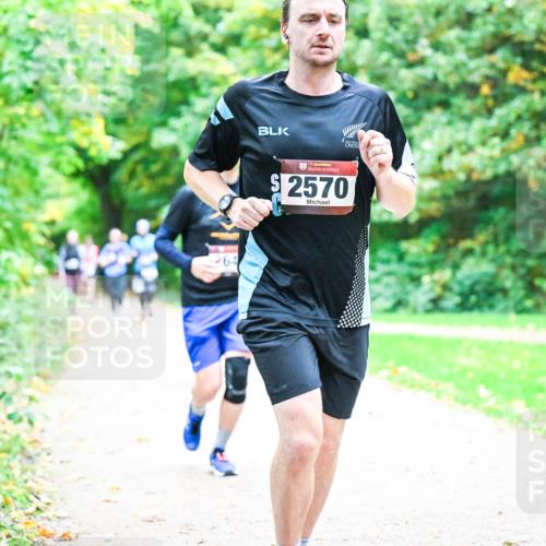 12.10.2025 - Bramfelder Halbmarathon 2025 Dr. Thomas Lammeyer http://msf.ph/oto/9355270 12.10.2025 10:53:09 Laufen 34, 2570 meine-sportfotos.de