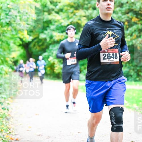 12.10.2025 - Bramfelder Halbmarathon 2025 Dr. Thomas Lammeyer http://msf.ph/oto/9355278 12.10.2025 10:53:11 Laufen 34, 2646 meine-sportfotos.de