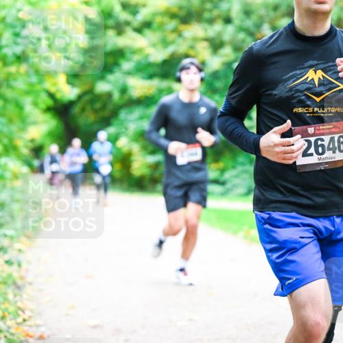 12.10.2025 - Bramfelder Halbmarathon 2025 Dr. Thomas Lammeyer http://msf.ph/oto/9355280 12.10.2025 10:53:11 Laufen 35, 21, 30, 1, 34, 2646 meine-sportfotos.de