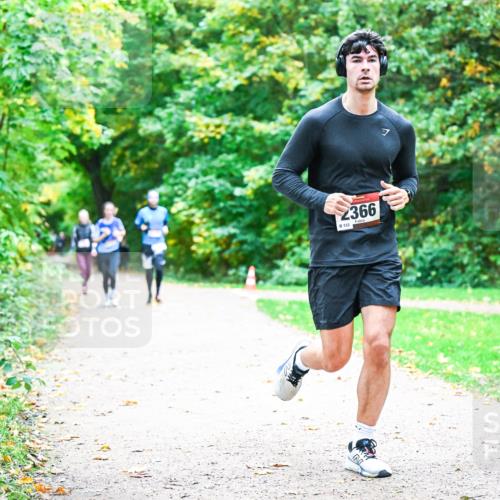 12.10.2025 - Bramfelder Halbmarathon 2025 Dr. Thomas Lammeyer http://msf.ph/oto/9355283 12.10.2025 10:53:12 Laufen 2366, 133, 7 meine-sportfotos.de