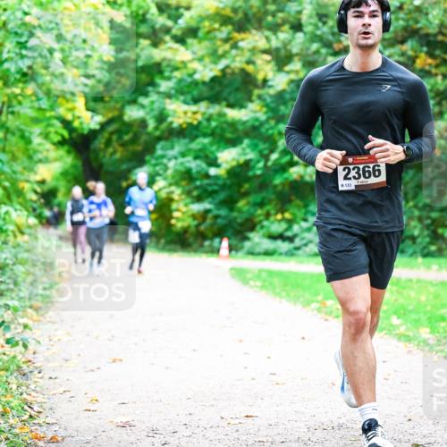 12.10.2025 - Bramfelder Halbmarathon 2025 Dr. Thomas Lammeyer http://msf.ph/oto/9355285 12.10.2025 10:53:12 Laufen 2366, 133 meine-sportfotos.de