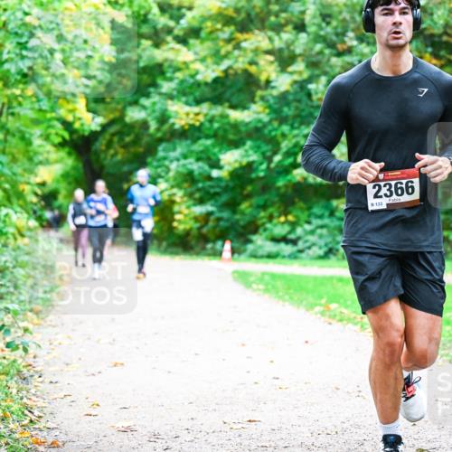 12.10.2025 - Bramfelder Halbmarathon 2025 Dr. Thomas Lammeyer http://msf.ph/oto/9355286 12.10.2025 10:53:12 Laufen 2366, 133 meine-sportfotos.de