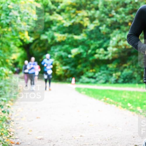 12.10.2025 - Bramfelder Halbmarathon 2025 Dr. Thomas Lammeyer http://msf.ph/oto/9355289 12.10.2025 10:53:12 Laufen 7, 34, 2366, 133 meine-sportfotos.de