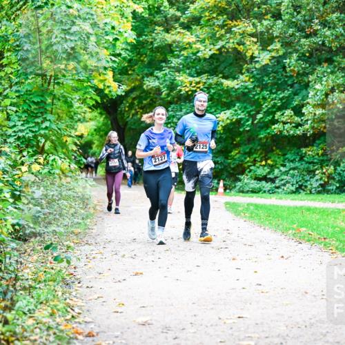 12.10.2025 - Bramfelder Halbmarathon 2025 Dr. Thomas Lammeyer http://msf.ph/oto/9355291 12.10.2025 10:53:17 Laufen 2151, 2127, 2125 meine-sportfotos.de