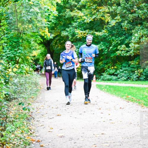 12.10.2025 - Bramfelder Halbmarathon 2025 Dr. Thomas Lammeyer http://msf.ph/oto/9355293 12.10.2025 10:53:17 Laufen 2151, 2127, 2125 meine-sportfotos.de