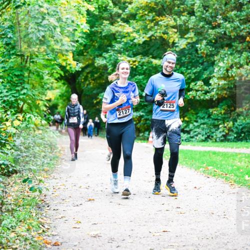 12.10.2025 - Bramfelder Halbmarathon 2025 Dr. Thomas Lammeyer http://msf.ph/oto/9355301 12.10.2025 10:53:18 Laufen 2151, 2127, 2125 meine-sportfotos.de