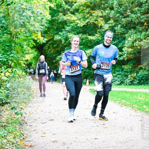 12.10.2025 - Bramfelder Halbmarathon 2025 Dr. Thomas Lammeyer http://msf.ph/oto/9355303 12.10.2025 10:53:18 Laufen 2151, 2127, 2125 meine-sportfotos.de