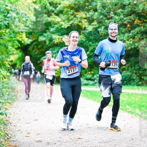 12.10.2025 - Bramfelder Halbmarathon 2025 Dr. Thomas Lammeyer http://msf.ph/oto/9355308 12.10.2025 10:53:19 Laufen 2127, 2125 meine-sportfotos.de