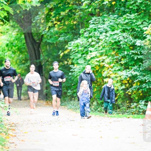 12.10.2025 - Bramfelder Halbmarathon 2025 Dr. Thomas Lammeyer http://msf.ph/oto/9355331 12.10.2025 10:53:27 Laufen 2918, 865, 2848 meine-sportfotos.de